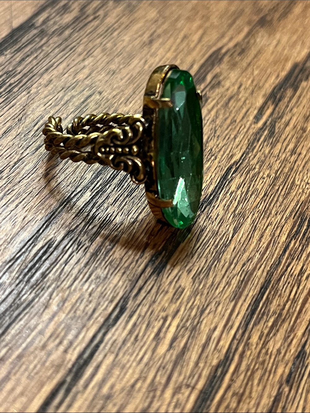 German Gold-Tone authentic Vintage Style faceted Green glass Gemstone Ring